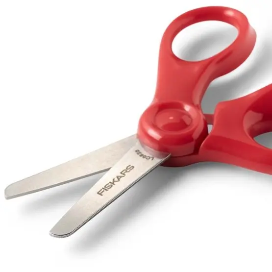 مقص أمان للأطفال Fiskars بطول 13 سم