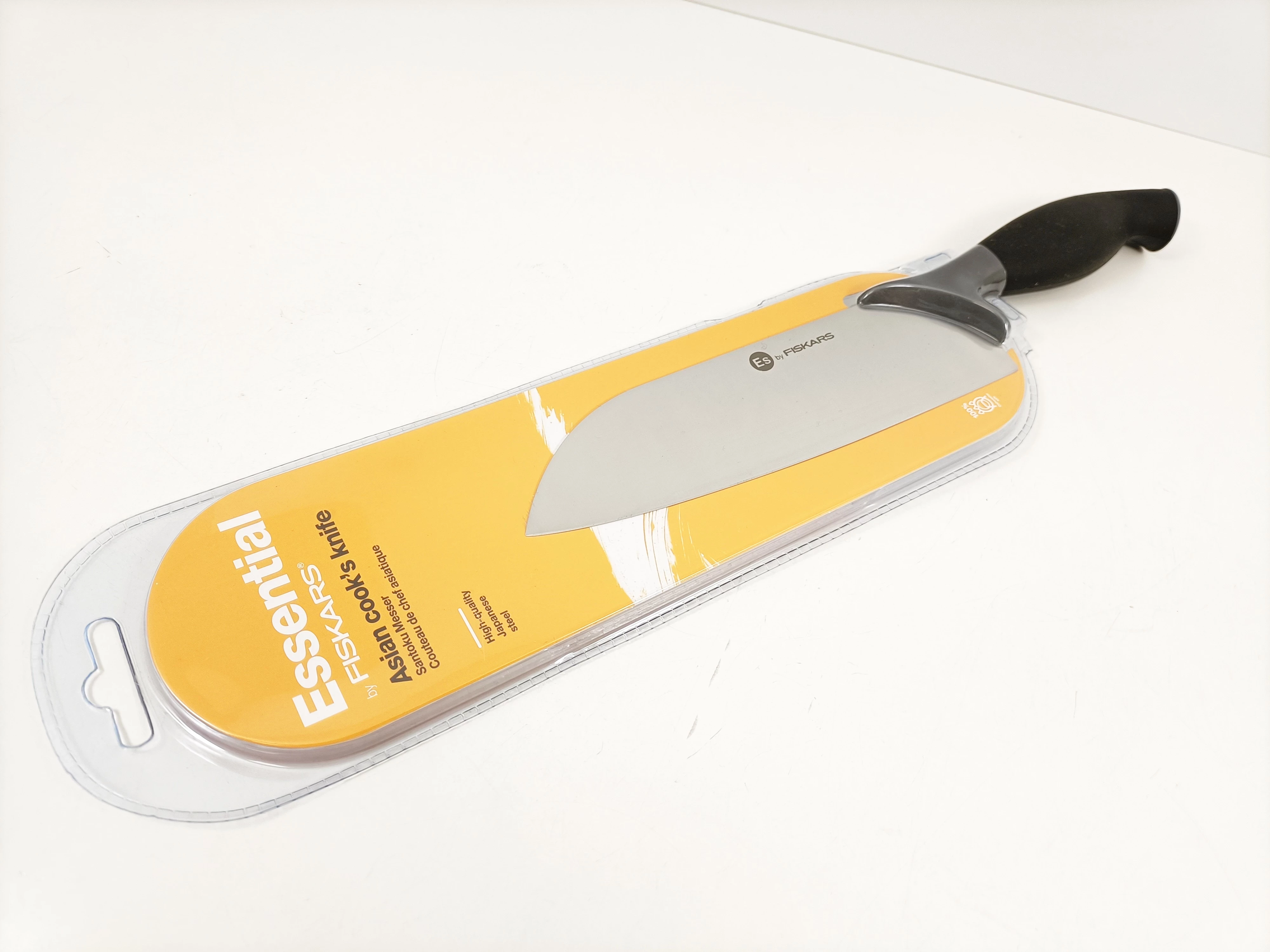 سكين سانتوكو Fiskars بطول 18 سم